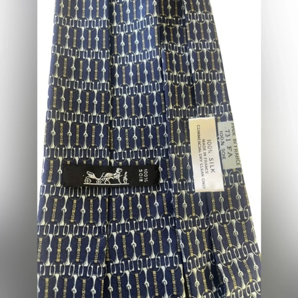 HERMES Patterned 100% silk tie